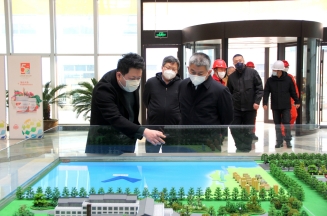 市委常委、副市長(zhǎng)賈剛一行來(lái)潔晶檢查安全生產(chǎn)工作
